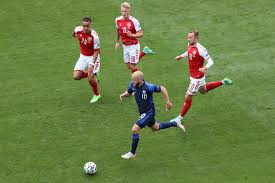 Christian eriksen, futbolista de dinamarca, se desplomó durante la primera parte del encuentro ante finlandia. 6yaldelhfetucm