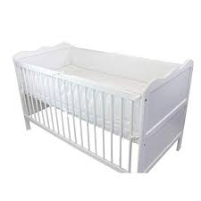 Unser kopfschutz nestchen (420 x 30 cm) schützt die kleinen nicht nur davor sich nicht den kopf, beine oder hände zu stoßen, sondern auch vor unangenehmer zugluft die. Bettumrandung Babybett Online Gunstig Bettumrandung Babybett Kaufen