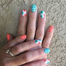 It is pretty easy to underestimate teal color nails, but once you have a look at the genuinely gorgeous designs that can come out of the involvement of this shade you will be totally mesmerized! Coral Teal Gel Nails Great Summer Nails Tropical And Fun Makeup Nails Summer Nails Nail Art Designs