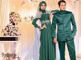 Seorang pengantin perempuan yang diketahui bernama surbhi saurabh. Pengantin Lelaki Dan Perempuan Serba Pengantin