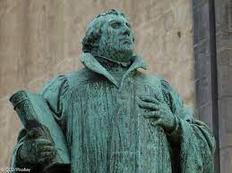 Martin luther, the chief catalyst of protestantism, defies the holy roman emperor charles v by refusing to recant his writings. Steckbrief Martin Luther Reformator