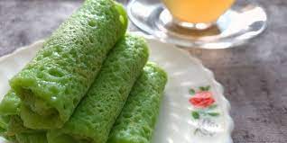 Cemilan yang tidak pernah ketinggalan adalah kacang garuda. Resep Kue Dadar Gulung Camilan Tradisional Yang Mudah Dibuat