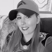 Lori Barrows's Instagram, Twitter & Facebook