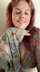 Hey baddies I'm in need of your help! Okayyyy so my little sister a  birthdays this month she's turning 20 please send birthday outfit inspo  please!!!😍🥂