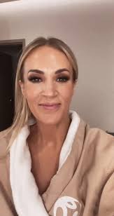 Good morning beautiful Misses Carrie Underwood and God Bless You as well  🙏🏻❤️‍🩹🙏🏻💋🌹