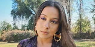 Denise rosenthal reacciona a las bromas por pegajoso comercial que protagoniza. Denise Rosenthal Sorprendio Con La Version Acustica De Santeria Su Cancion Con Danna Paola Y Lola Indigo
