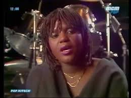 Imaginer Aymerie Chanter Cette Chanson Sur Le Piano Deguise En Guegue Video Musique Musique 80 Chanteur