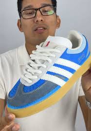 Zapatillas Bad Bunny: San Juan con Rayas Blancas