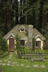J Ai Trouve Ma Nouvelle Maison Reste A Trouver Les Nains Chalet Mignon Cottage De Conte De Fees