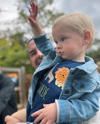 Mindy Compton's Instagram, Twitter & Facebook