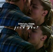 Evan (alex roe) follows cassie (chloe moretz) in order to help her find her brother. Cassie And Evan Instagram Eviopeia 5thwavemovie The Fifth Wave The 5th Wave Series The 5th Wave