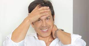 El productor estrenará una nueva temporada de su emblemático espacio show business, el sábado 29 de febrero por. Miguel Sierralta El Espectaculo Como Razon De Ser