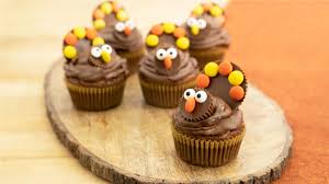 Need a new, fun thanksgiving dessert? Peanut Butter Turkey Thanksgiving Cupcakes Crafts