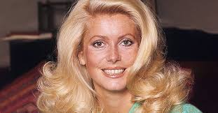 I'm in love with catherine since 2012. Catherine Deneuve Jeune Et Agitee Decouvrez Ses Photos Iconiques