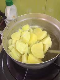 3.serealia yang umum dijadikan makan an pokok adalah. Cucur Kentang Hanya Guna 3 Bahan Mudah Sedap