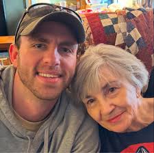 Does anyone know the name of this quilt pattern?