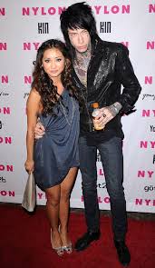 Miley Cyrus Brother Trace Calls Off Engagement To Disney Star Brenda Song Daily Mail Online