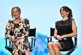 In dead to me, linda cardellini, left, and christina applegate play women who bond in a grief support group. Christina Applegate And Linda Cardellini Pictures Together Popsugar Celebrity