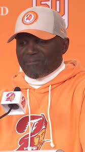 Erik Yates & Erin Doolan (soon to be Erik & Erin Roses) were the couple who  got married at the Cheez-It Citrus Bowl today It was real! And yes