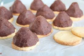 Resteverwertung Granatsplitter Oder Rocher Sweetsandsewings Kuchen Und Torten Rezepte Kuchen Und Torten Kuchen Ohne Backen