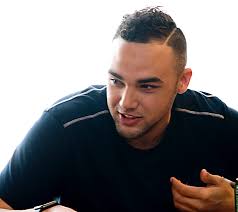 Graduating Alliance seniors sign