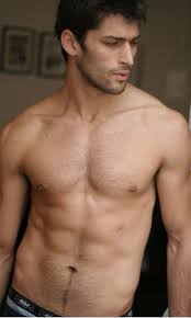 Από το ραδιόφωνο σίγουρα όχι. Aytos Einai O Ale3hs Pappas O Koyklos Poy Tsakwsan Na Filietai Me Thn Germanoy Photos