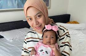 Net worth, overview, biography, birthday, family mawar rashid was born on april 3, 1995 in malaysia (25 years old). Anak Dikritik Tak Comel Netizen Backup Mawar Rashid