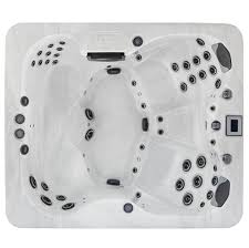 An intimate and cozy tub, the maax 451 is perfect for couples and small families. Vita Spa Joli