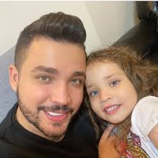 Revista Vea - #PortadaVea ¡Que ojos! 😍😱 No se puede negar que la hija de Jessi Uribe es divinaaaa. ¡Son igualitos! | Facebook