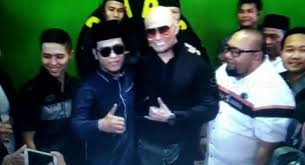 Umur 66 tahun) adalah seorang pengacara, pemeran sinetron, dan politikus indonesia. Deddy Corbuzier Jawab Tudingan Mualaf Hanya Demi Konten Youtube