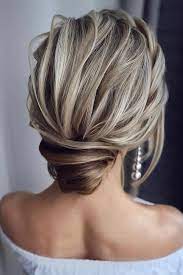 Mother Of The Bride Hairstyles 63 Elegant Ideas 2020 21 Guide Mother Of The Bride Hair Mother Of The Groom Hairstyles Short Hair Updo