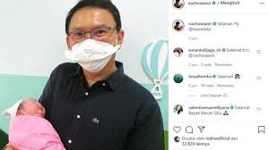 Terlihat puput, ahok, putra, dan ibu mertua di dalam potret yang diunggahnya. 9usr Gjvcubfum