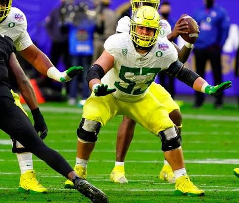 Long before he returned to Evergreen High School this week, Fox Crader made  one of the biggest plays of his football career. The former Plainsmen  standout and current Oregon offensive lineman donated