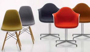 Die stühle sind neu und unaufgebaut. Eames Plastic Chairs Mit Vollpolsterung Markanto