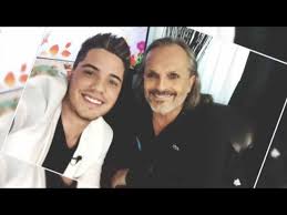 Todas las noticias que hemos publicado sobre hijos miguel bosé > página 1. Miguel Bose Defiende A Sus 4 Hijos Con Unas Y Dientes Youtube