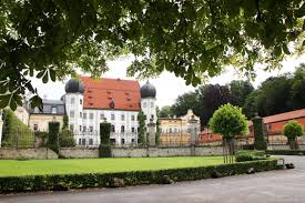 Schloss Maxlrain In Bayern Reichsgrafen Von Rheinstein Und Tattenbach Grafen Von Hohenthal Prinz Von Lobk Burgen Und Schlosser Schlosser Deutschland Schloss