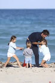 Roger federer explains how his family will determine playing schedule in 2020 roger federer's large family comes with him to most tournaments and play a key role in his schedule. Federer Family The Federer Family Enjoying At Miami Beach Facebook