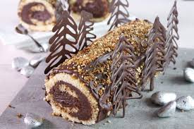Buche Au Chocolat Noir Zestes D Orange Et Pralin Recette Buche Au Chocolat Chocolat Noir Delicieux Desserts