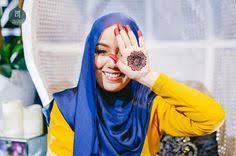 Semalam shukri yahaya dan tya adnan telah sah bergelar pasangan suami isteri dengan sekali lafaz dan kami ada kongsi beberapa foto sewaktu. 9 Mia Ahmad Ideas Beautiful Hijab Girl Girl Hijab Beautiful Hijab