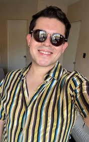 Vistiendo del color de mi “sobrenombre” 🐥💛 además es el color de la  felicidad y muy ad hoc para la temporada ¿Qué les parece? 🤩🏖️