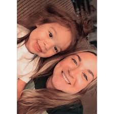 What are good recommendations for maternity photos in Lebanon, Oregon?