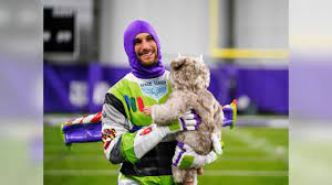 Every halloween, i try to choose a costume that nobody else will be wearing out, and since buzz lightyear is popular year after year (and even. Kirk Cousins Surprises Homeless Kids With Halloween Costumes Trick Or Treating