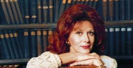 Proslula nejen nepřehlédnutelnou krásnou tváří a půvabem, ale dokonalou profesionalitou, vytříbenou mluvou a bezchybnou prací s. Saskia Buresova Slavi Kulatiny Neuverite Kolik Ji Je Celebrity Instory Cz