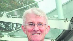 County manager agrees to cut amount of annual leave