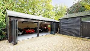 .garasi mobil minimalis pada rumah kecil, dengan canopy pada garasi, ukuran garasi mobil, lantai untuk garasi rumah, yang dapat menjadi referensi dalam membuat garasi mobil. 13 Desain Pintu Lipat Besi Garasi Mobil Mewah Update 2020