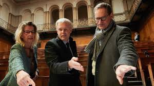 Indem die banken vor allem wieder ihr eigenes risikomanagement in die hand nehmen. Ehemaliger Hertie School Prasident Henrik Enderlein Ist Tot B Z Berlin