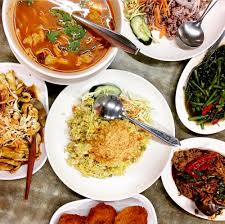 If you're looking for asian food or thai food just come here plenty and varieties here.but on sat and sun more cloudy better on regular day. Amazing Thai Food In Singapore That Is Good And Cheap