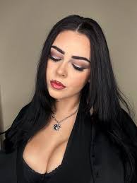 A Smokey dark feminine makeup look and a fresh chop to enter  2026❤️🖤💇🏻‍♀️ . HAPPY NEW YEAR 🎆 wishing everyone an amazing 2026 🥰 . .  #darkfemininmakeup #makeup #mua #smokeyeyemakeup #wingeyeliner