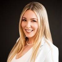 Laura Longfellow's Instagram, Twitter & Facebook