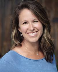 Lisa Pawlowski's Instagram, Twitter & Facebook